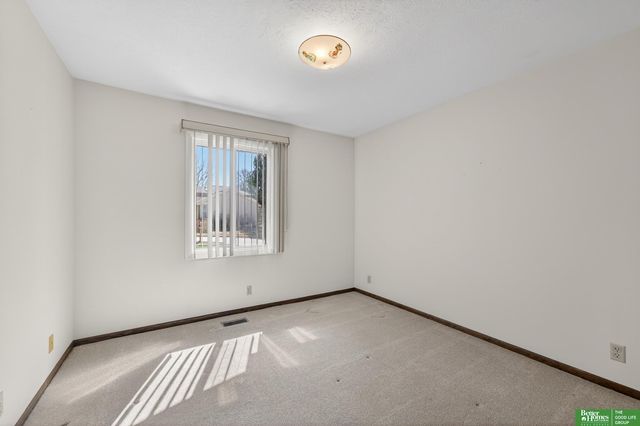 15818 Nottingham Drive, Omaha, NE 68118