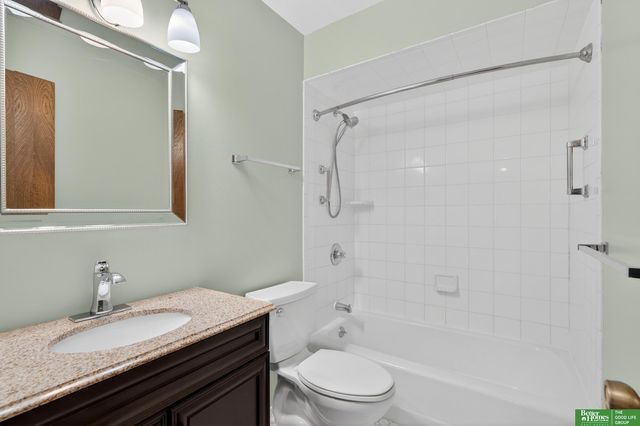 15818 Nottingham Drive, Omaha, NE 68118