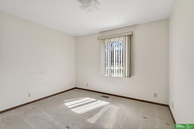 15818 Nottingham Drive, Omaha, NE 68118