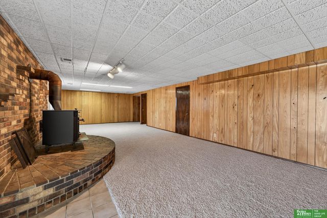 15818 Nottingham Drive, Omaha, NE 68118