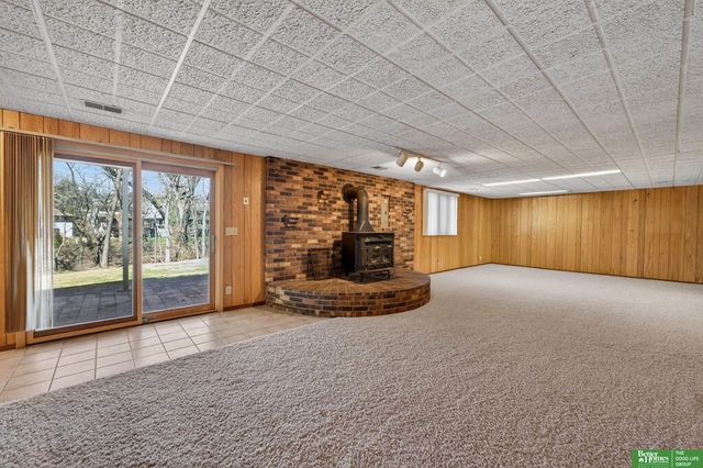 15818 Nottingham Drive, Omaha, NE 68118