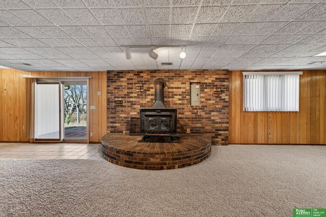 15818 Nottingham Drive, Omaha, NE 68118