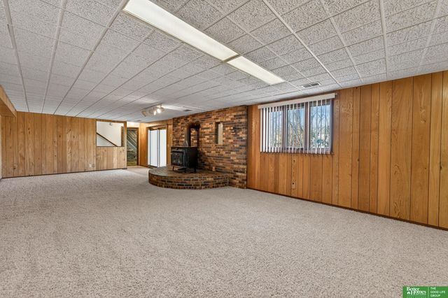 15818 Nottingham Drive, Omaha, NE 68118