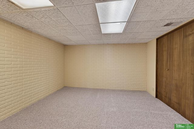 15818 Nottingham Drive, Omaha, NE 68118