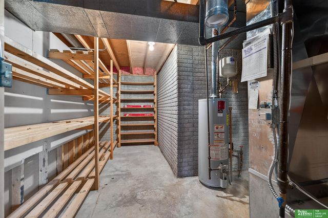 15818 Nottingham Drive, Omaha, NE 68118