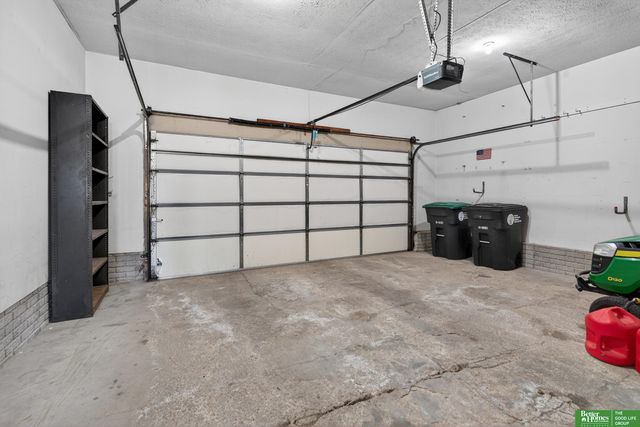 15818 Nottingham Drive, Omaha, NE 68118