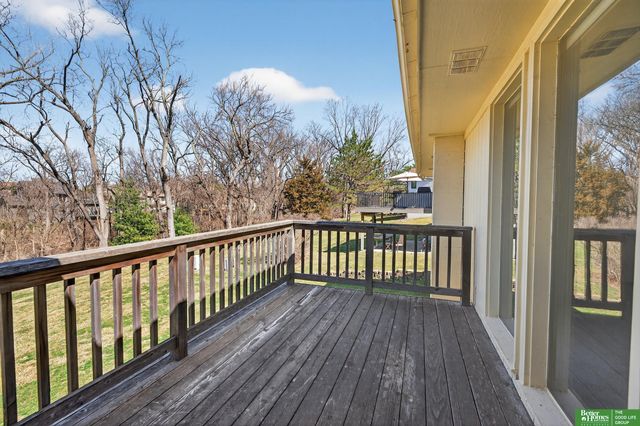 15818 Nottingham Drive, Omaha, NE 68118