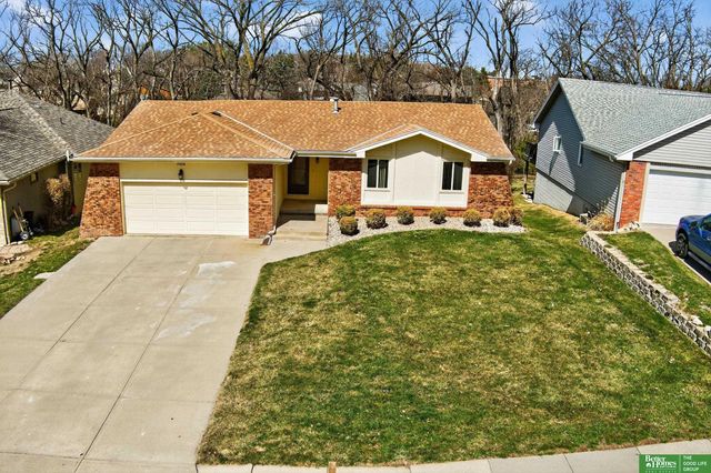 15818 Nottingham Drive, Omaha, NE 68118