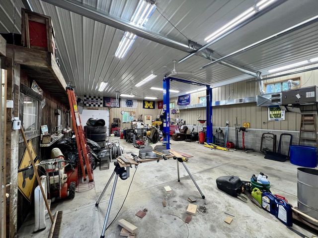 1909 S Britton ROAD, Kansasville, WI 53139