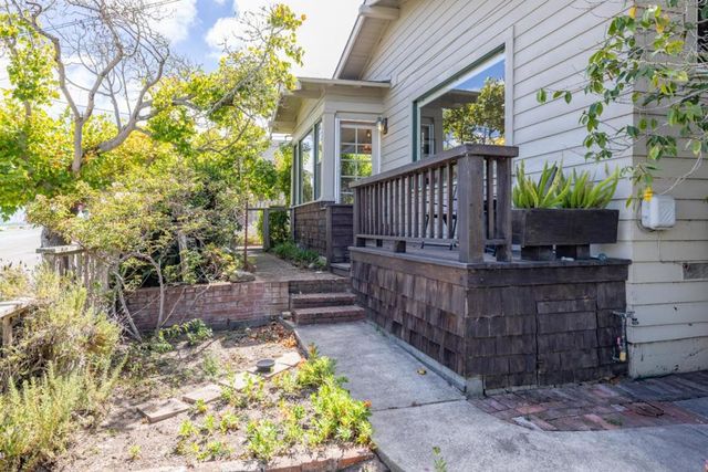 212 1st Street, Pacific Grove, CA 93950