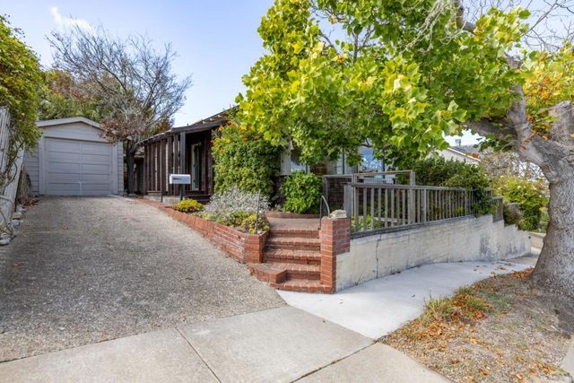 212 1st Street, Pacific Grove, CA 93950
