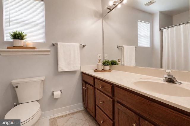 1 HICKORY SPRING CT, Gaithersburg, MD 20882
