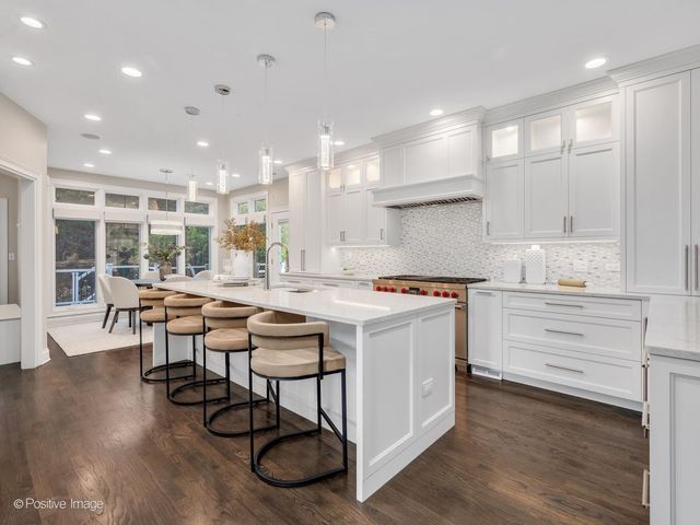 2S351 Chaucer Court, Glen Ellyn, IL 60137