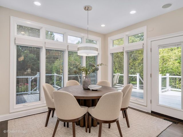 2S351 Chaucer Court, Glen Ellyn, IL 60137