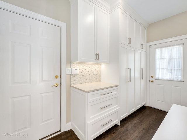 2S351 Chaucer Court, Glen Ellyn, IL 60137