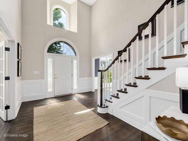 2S351 Chaucer Court, Glen Ellyn, IL 60137