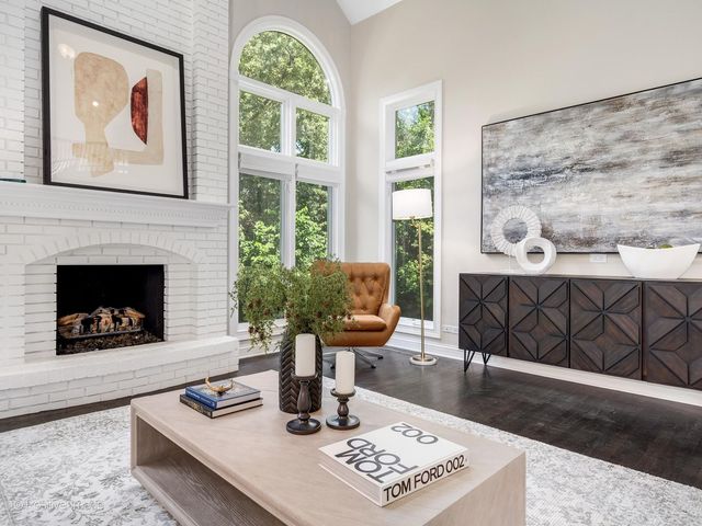 2S351 Chaucer Court, Glen Ellyn, IL 60137