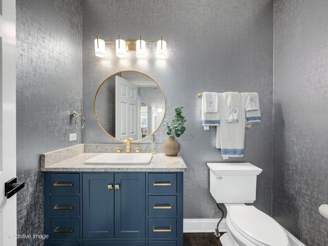 2S351 Chaucer Court, Glen Ellyn, IL 60137
