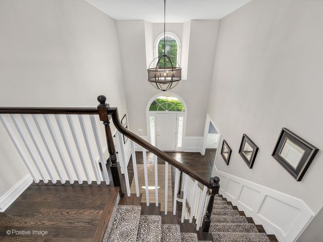 2S351 Chaucer Court, Glen Ellyn, IL 60137