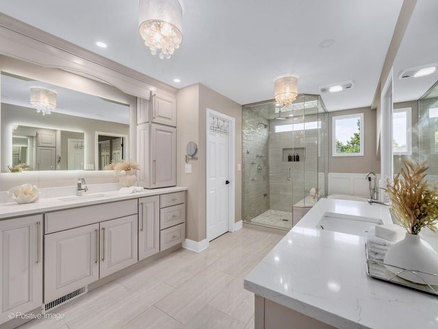 2S351 Chaucer Court, Glen Ellyn, IL 60137