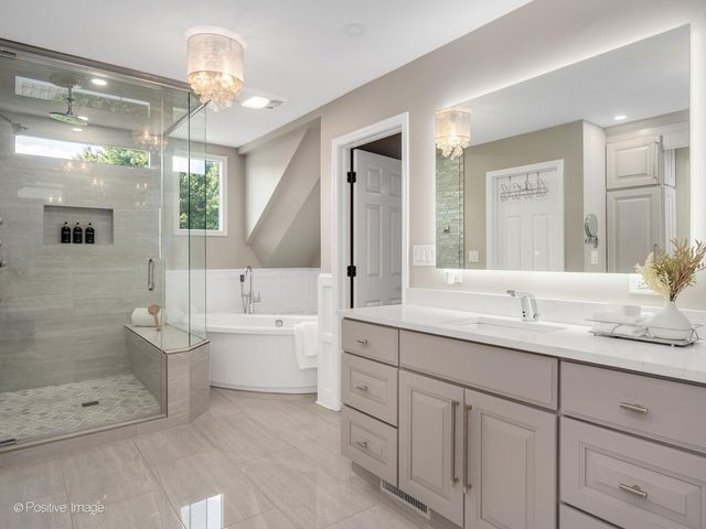 2S351 Chaucer Court, Glen Ellyn, IL 60137