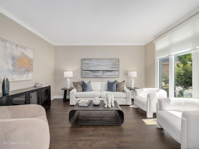 2S351 Chaucer Court, Glen Ellyn, IL 60137
