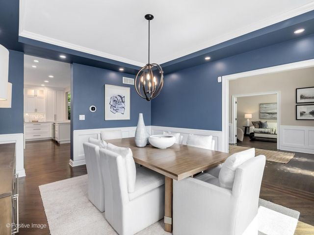 2S351 Chaucer Court, Glen Ellyn, IL 60137