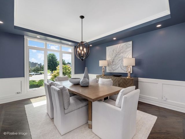 2S351 Chaucer Court, Glen Ellyn, IL 60137