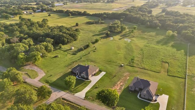 173 Stanley Lane, Poolville, TX 76487