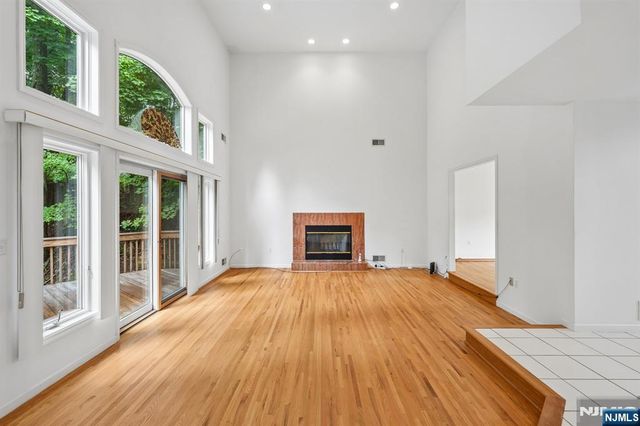 54 Church Lane, Wayne, NJ 07470