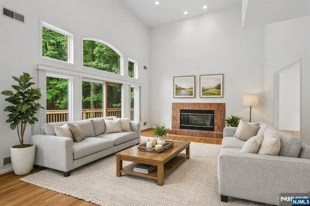 54 Church Lane, Wayne, NJ 07470