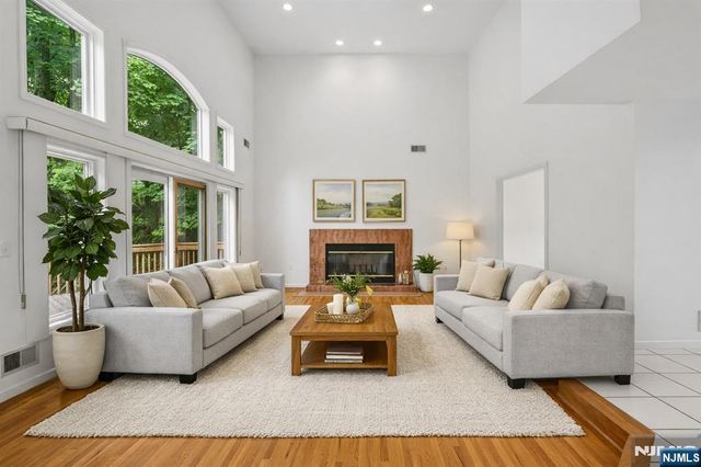 54 Church Lane, Wayne, NJ 07470