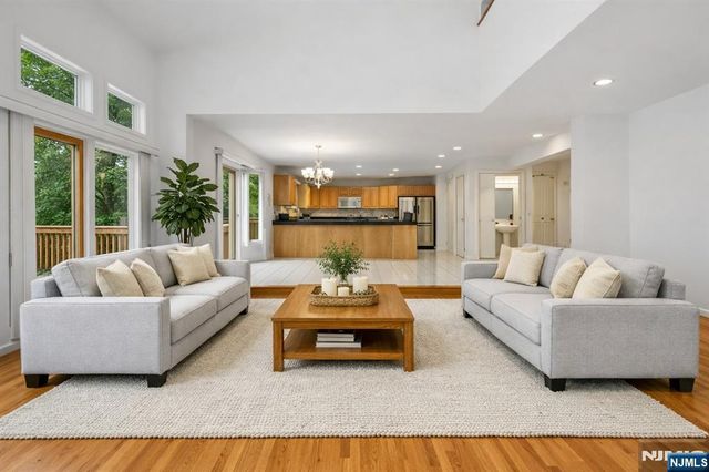 54 Church Lane, Wayne, NJ 07470