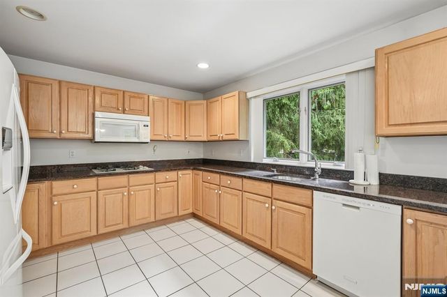 54 Church Lane, Wayne, NJ 07470