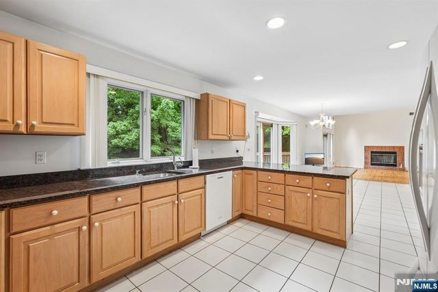 54 Church Lane, Wayne, NJ 07470