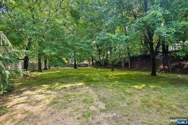 54 Church Lane, Wayne, NJ 07470
