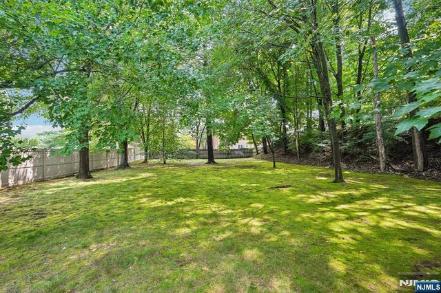 54 Church Lane, Wayne, NJ 07470