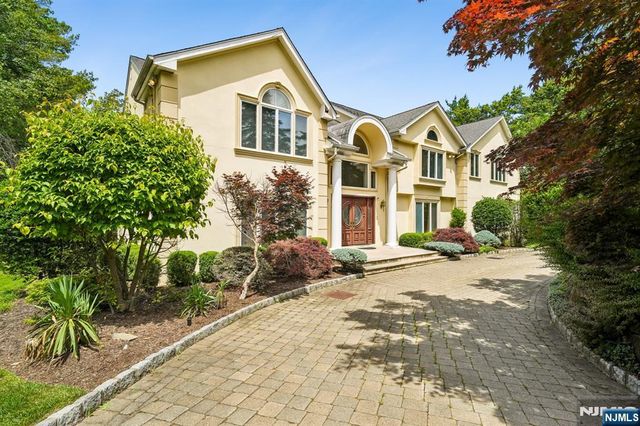 66 Adams Drive, Cresskill, NJ 07626