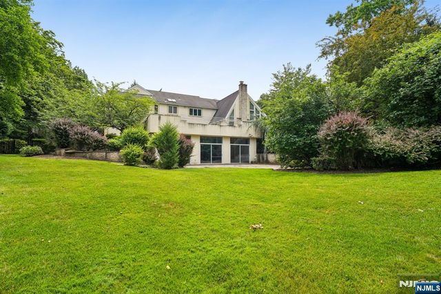 66 Adams Drive, Cresskill, NJ 07626