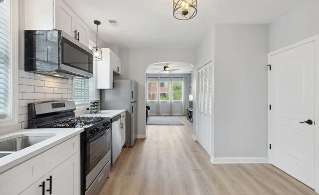 2429 W Cortland Street 2F, Chicago, IL 60647