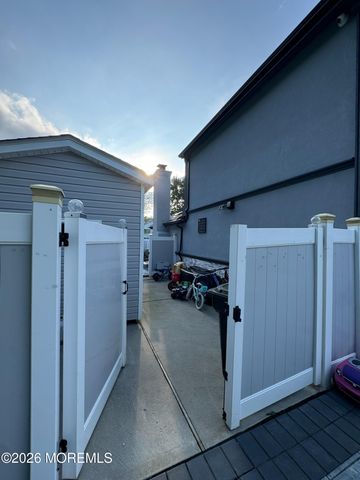 37 N Gable Court, Matawan, NJ 07747