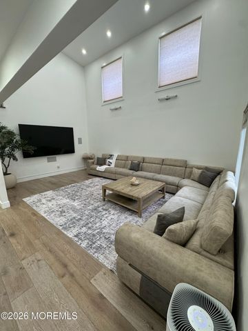 37 N Gable Court, Matawan, NJ 07747