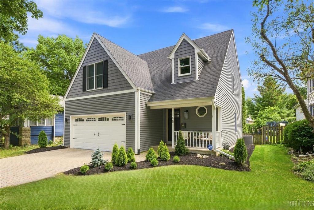 722 Center Street, Geneva, IL 60134