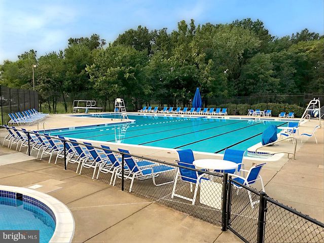 2124 MAGER DR, Herndon, VA 20170