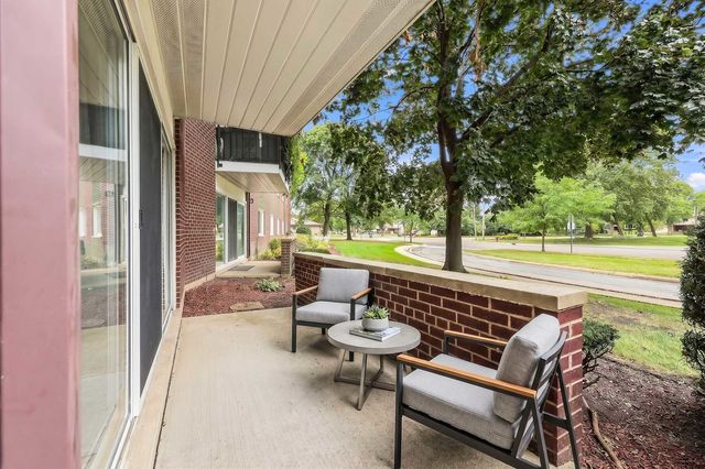 1025 S Fernandez Avenue 1S, Arlington Heights, IL 60005