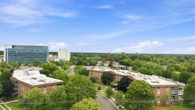 1025 S Fernandez Avenue 1S, Arlington Heights, IL 60005
