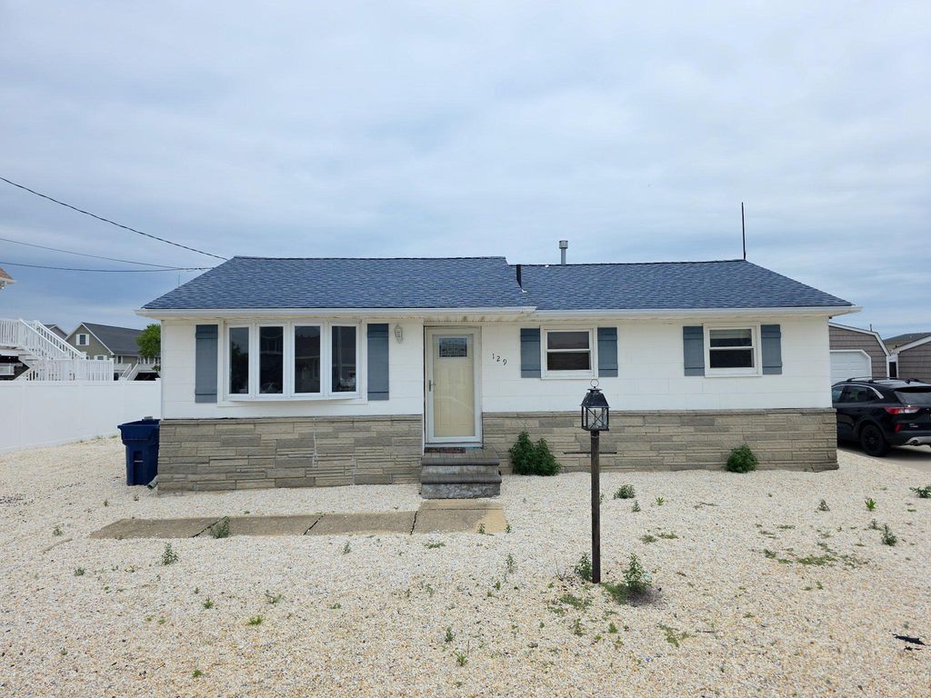 129 E RARITAN DR, Tuckerton, NJ 08087