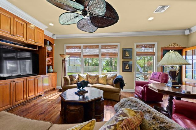 9417 Homestead Dr, Baton Rouge, LA 70817