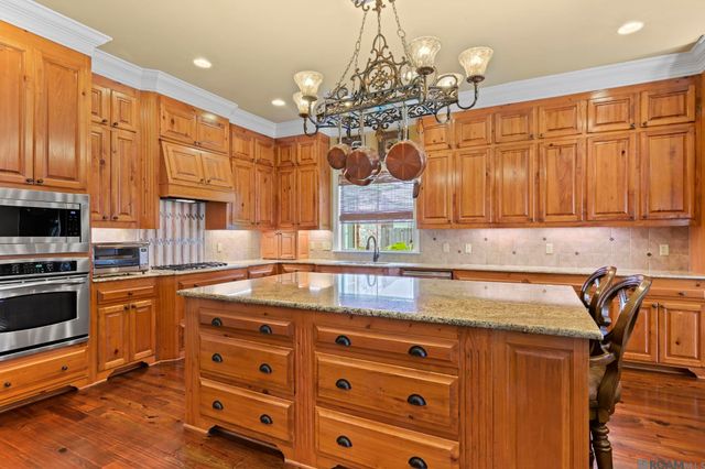 9417 Homestead Dr, Baton Rouge, LA 70817