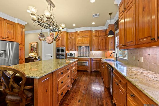 9417 Homestead Dr, Baton Rouge, LA 70817